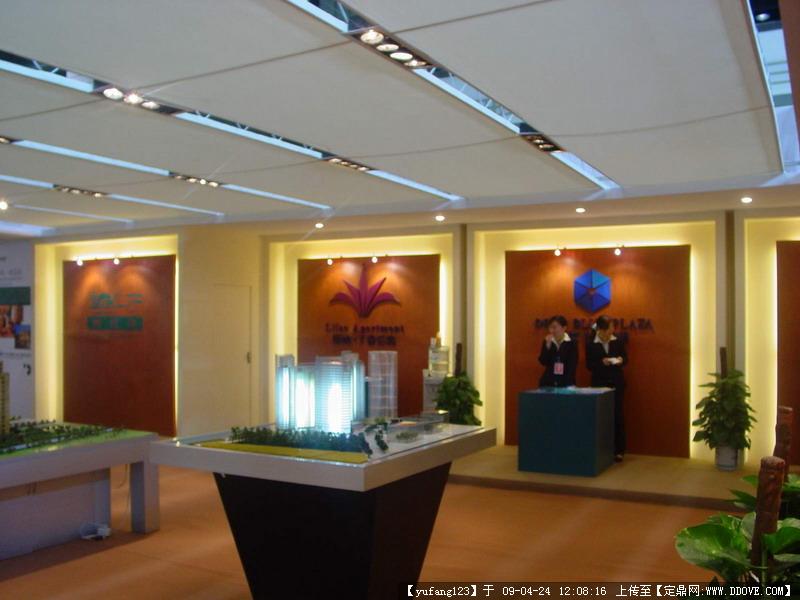 杭州家装展中的部分房产公司展台实景照片的图